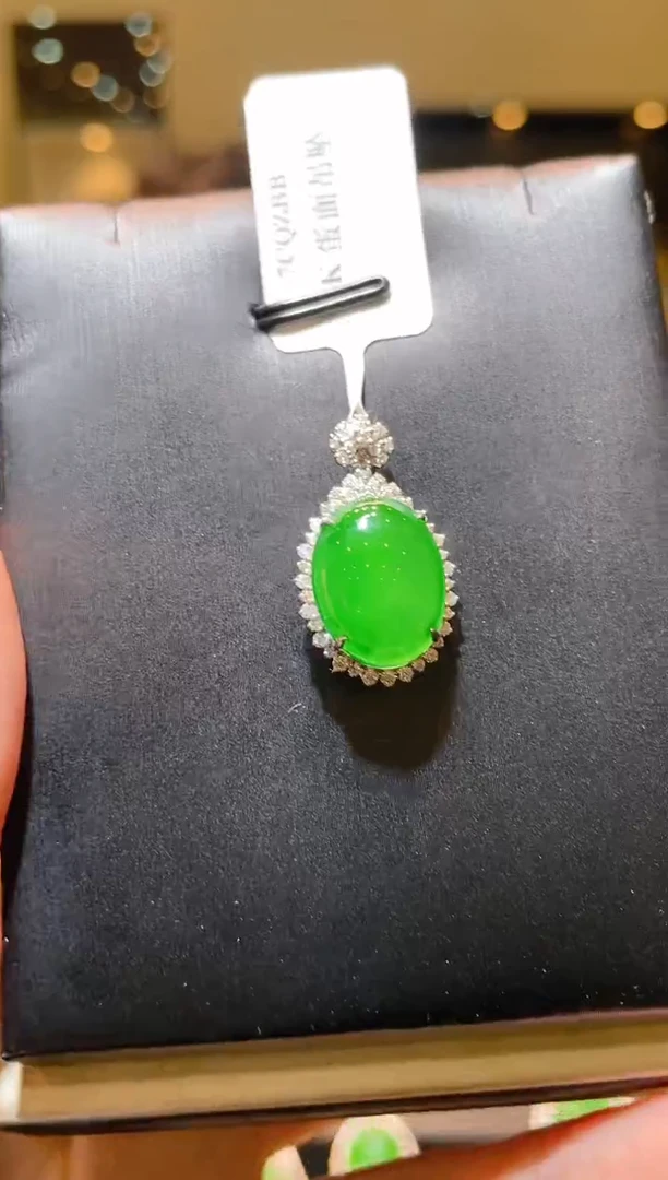 【闪购商品】翡翠吊坠(赠链)18K金镶嵌A61