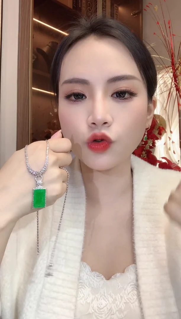【闪购商品】翡翠吊坠(不含链)18K金镶嵌A7 多样性发货一件