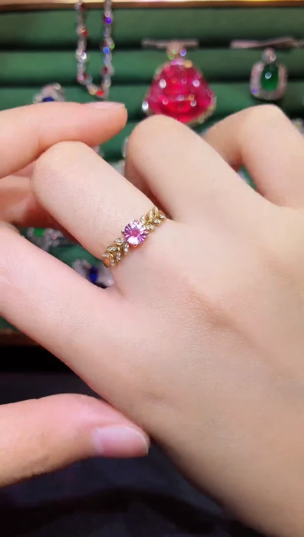 戒指彩色蓝宝石18K金镶嵌帕帕拉恰0.67克拉