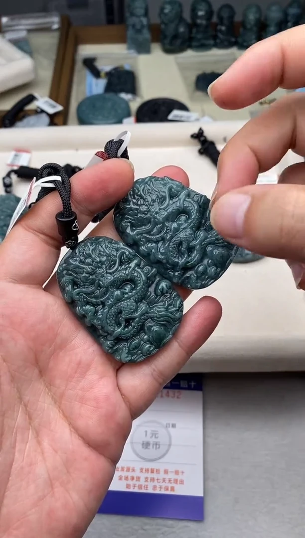 翡翠未镶嵌颈饰多样性发其一