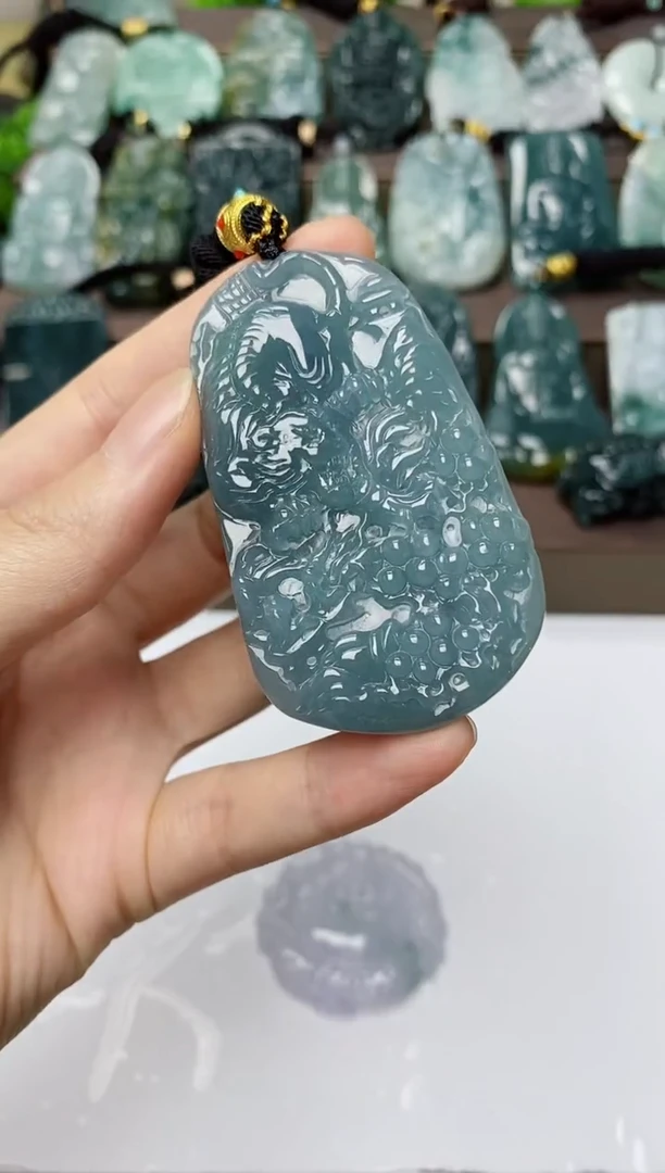 翡翠未镶嵌颈饰