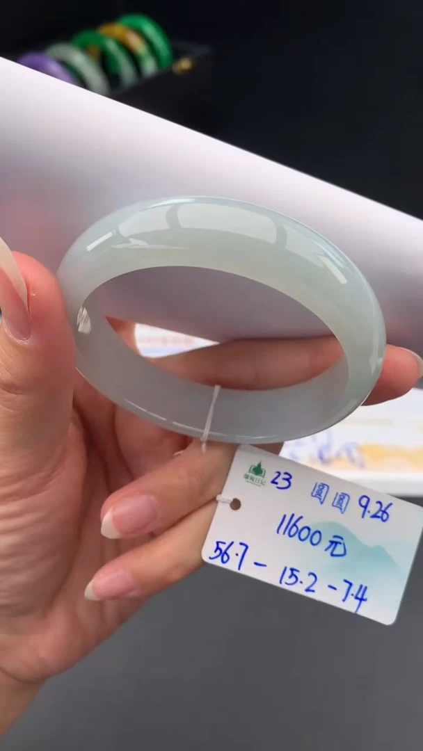 未镶嵌手镯翡翠自带#送人#，联系客服核对地址~