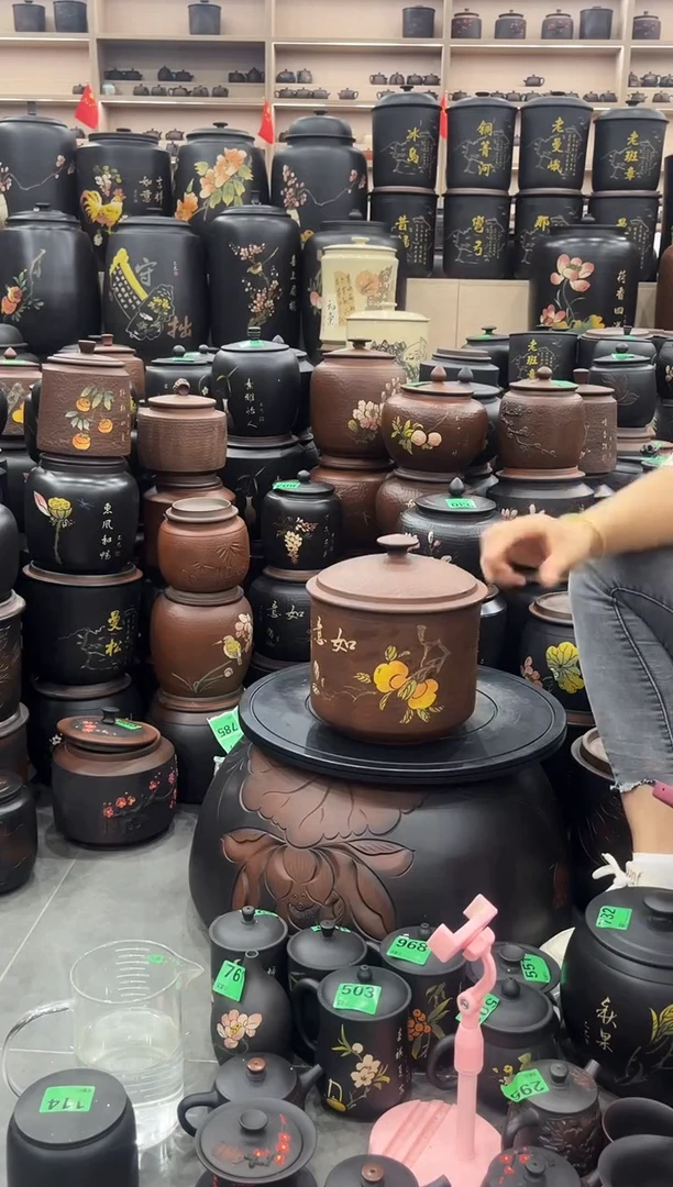 罐瑕疵茶叶罐 古铜色五饼彩填拱盖   932