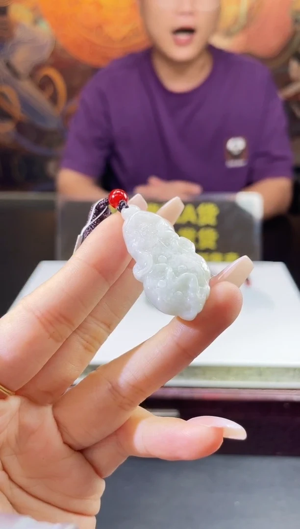 翡翠未镶嵌颈饰多样性发其一