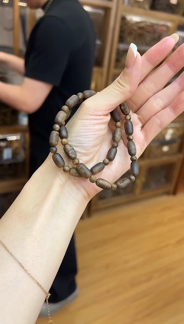 沉香手串文莱黑油软丝0.6cm随型双圈沉香手串