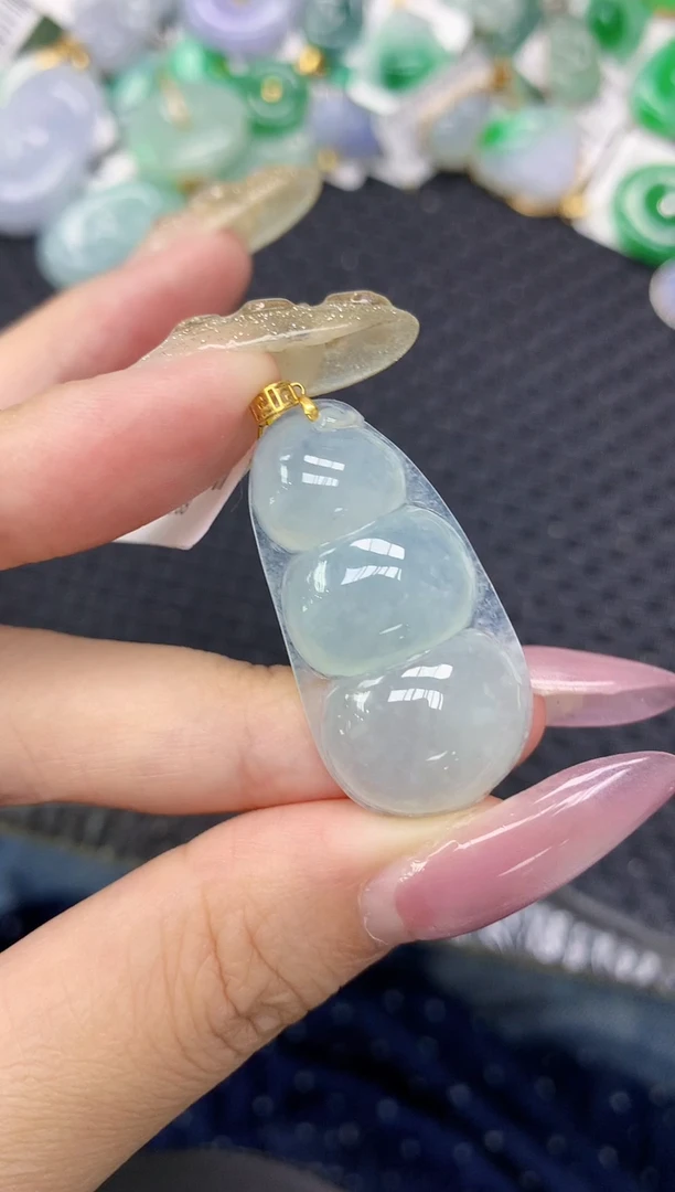 翡翠18K金镶嵌颈饰1111111111