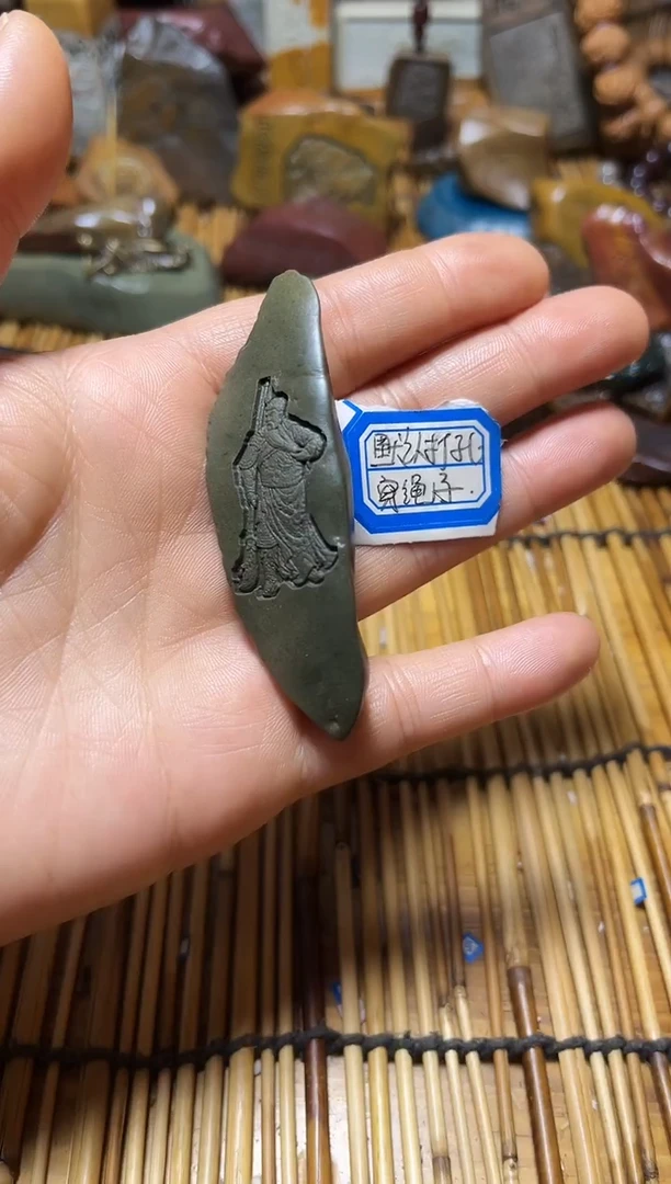 73戈壁石雕刻手把件，挂件，默认打孔穿绳