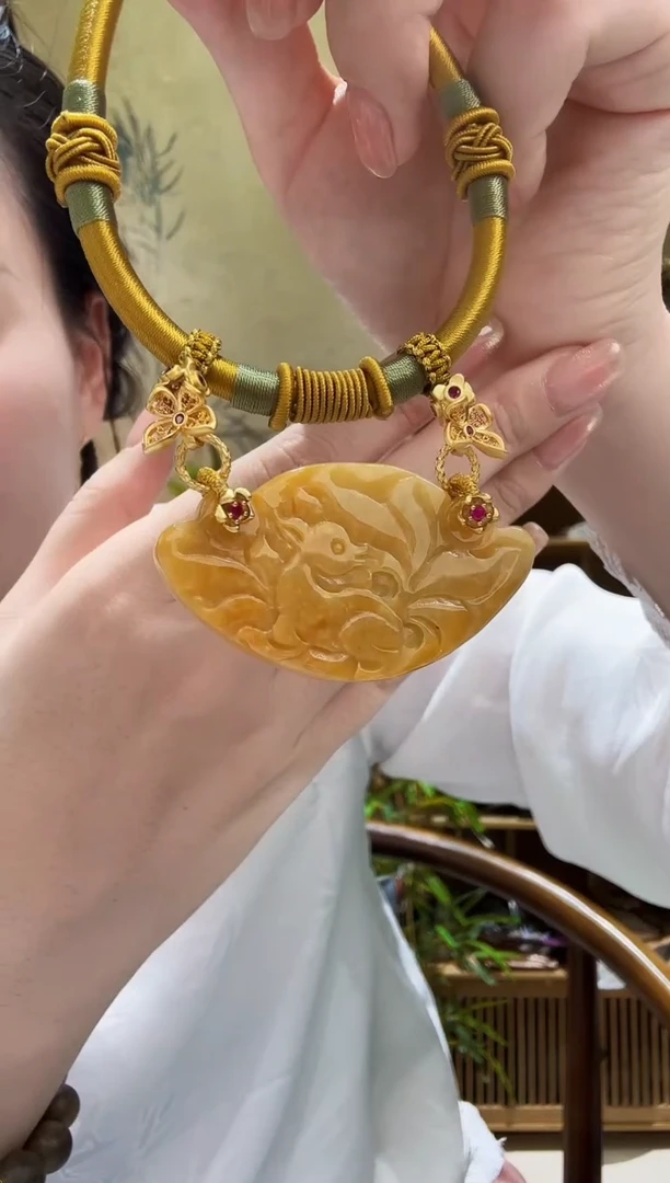 颈饰未镶嵌翡翠吊坠