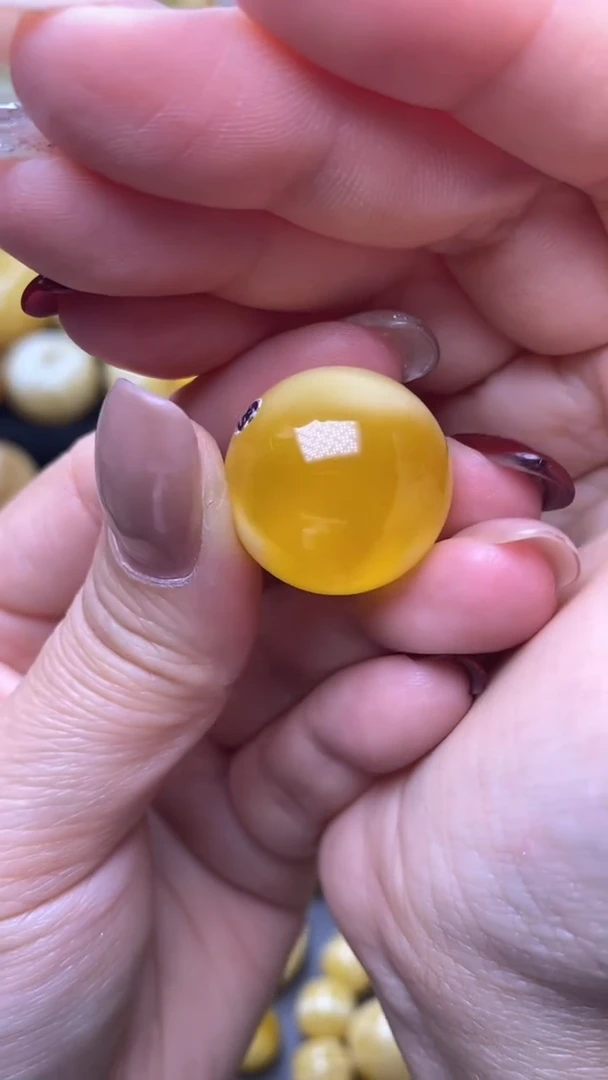 【闪购商品】琥珀裸石未镶嵌月.31