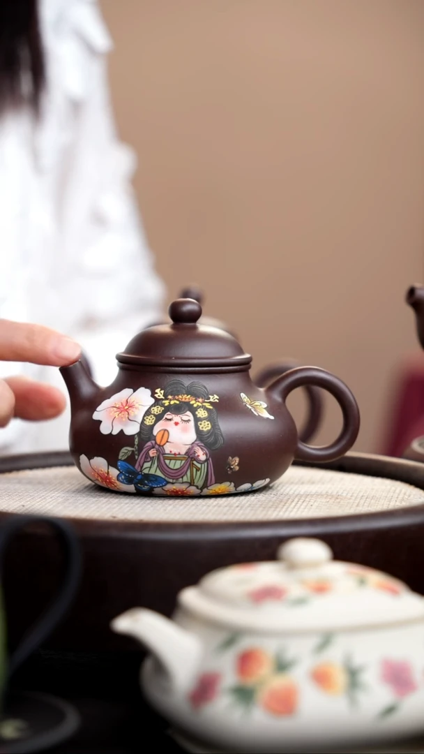 茶壶紫砂紫泥容天泥绘唐美人