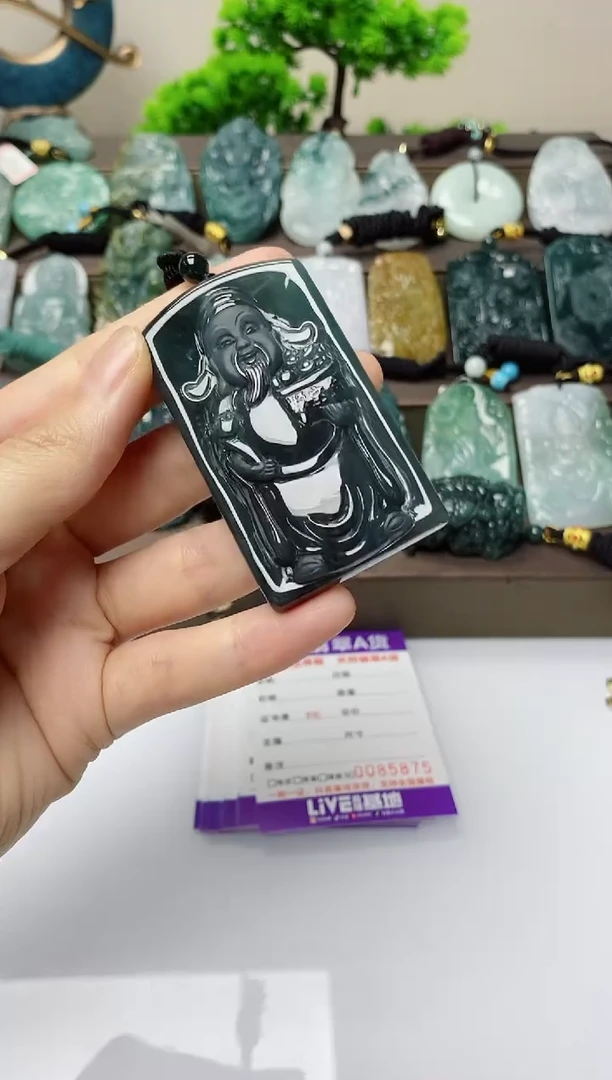 翡翠未镶嵌颈饰