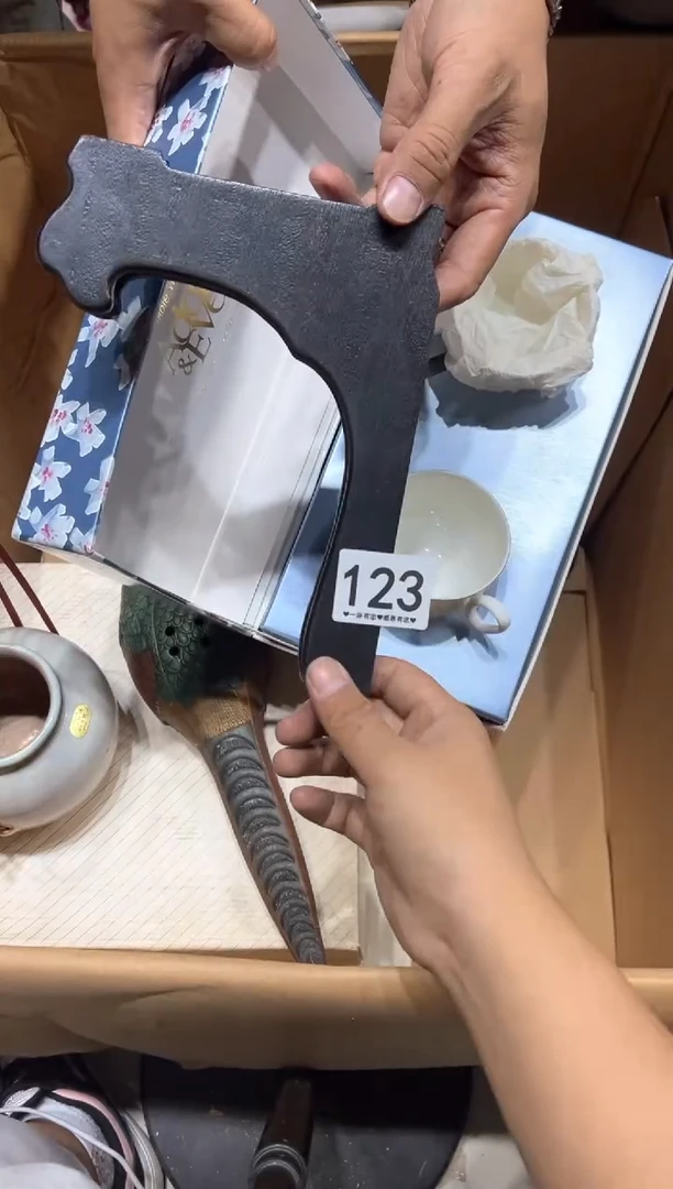 瓷片小*哥123..........