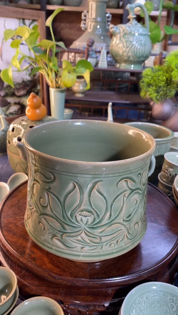 900064 手工刻花水洗 莲1只