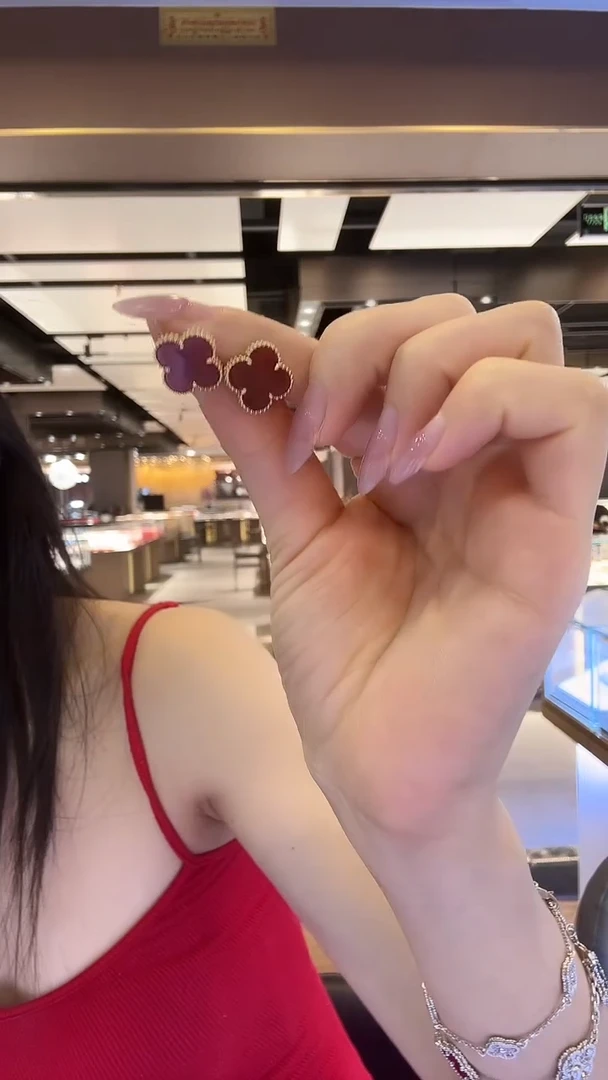 玛瑙/玉髓耳钉18K金镶嵌耳钉