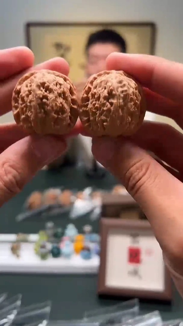 文玩核桃把件33.5mm以上 白狮子 1对