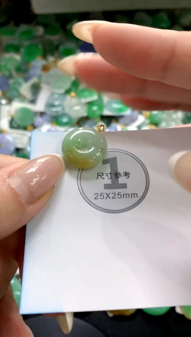 翡翠18K金镶嵌颈饰1111111111111111