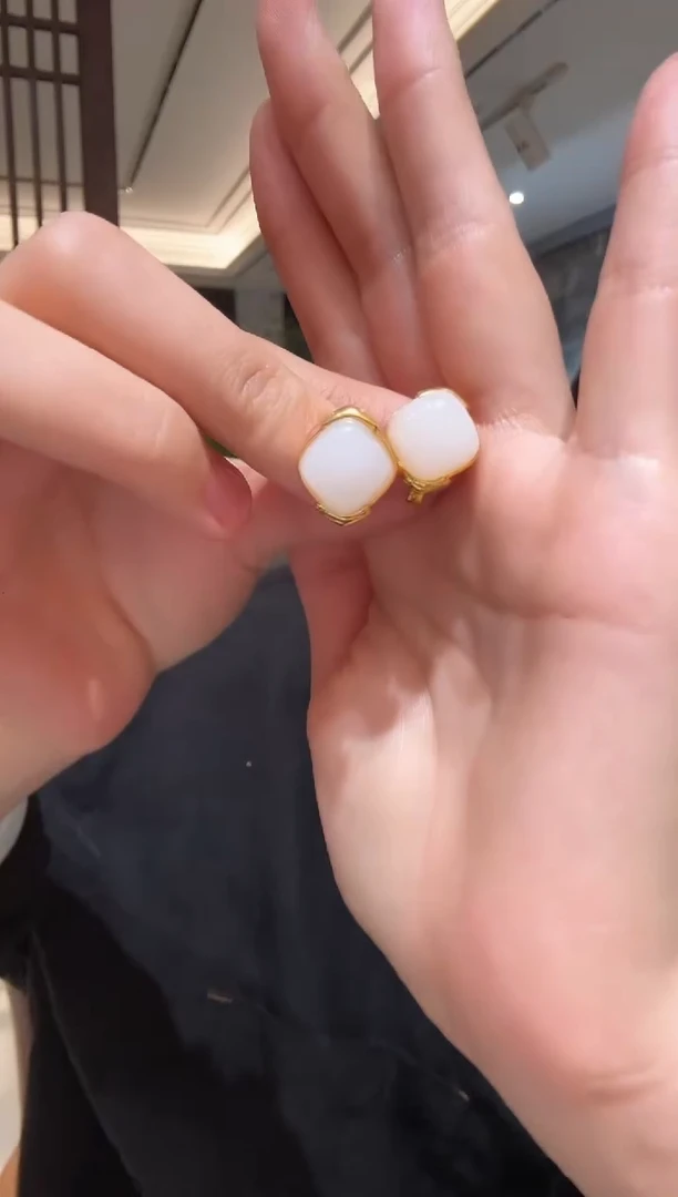 未镶嵌和田玉耳饰1