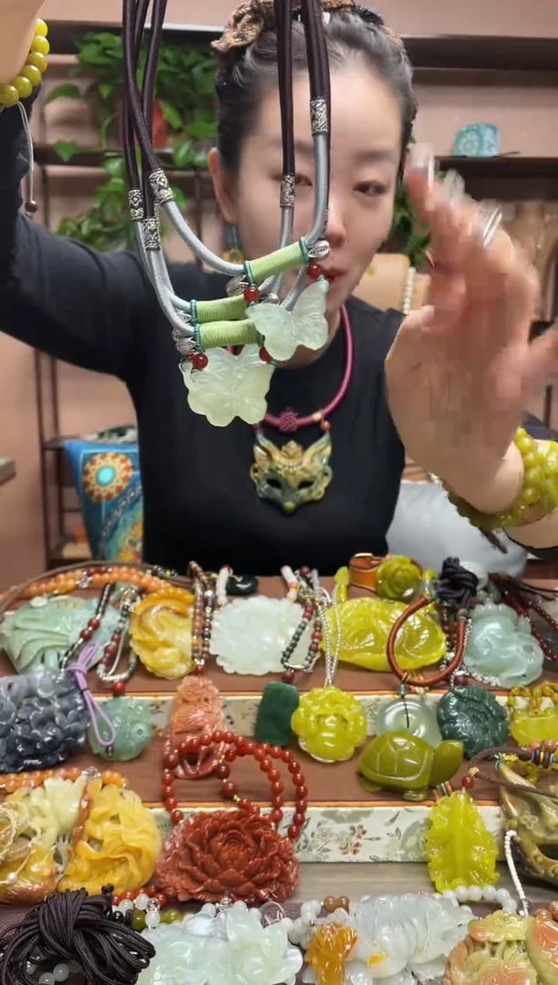 未镶嵌岫玉吊坠多样性发货发其中之一