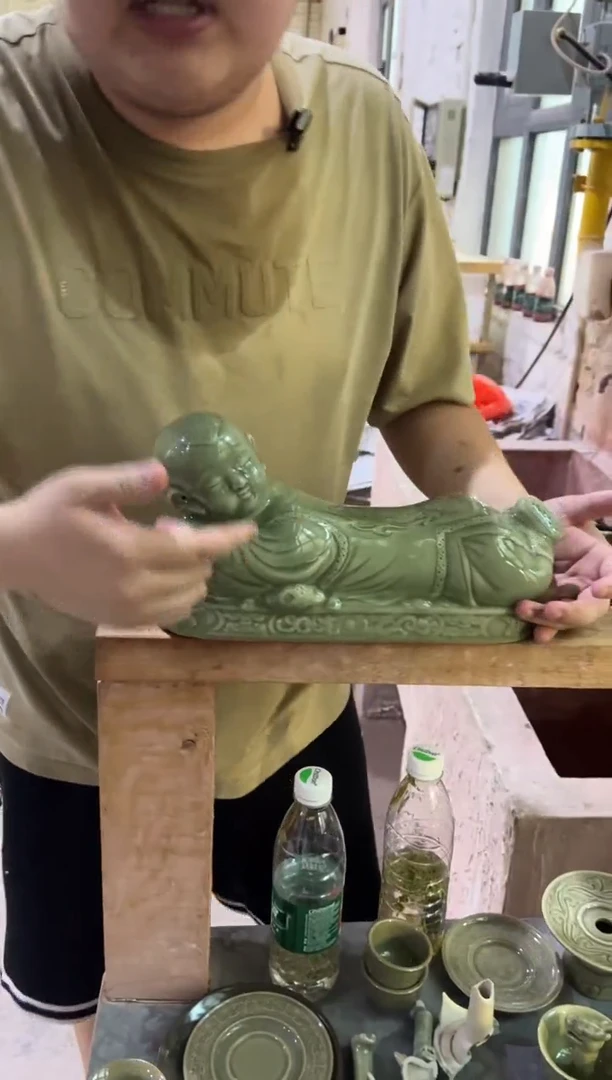 耀州窑青瓷娃娃枕头