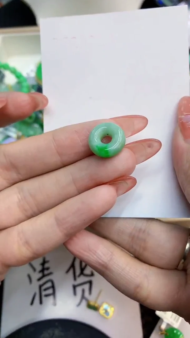 颈饰未镶嵌翡翠1