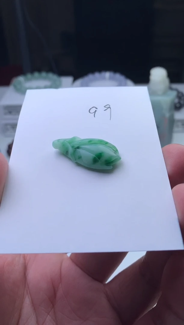 颈饰未镶嵌翡翠珠子