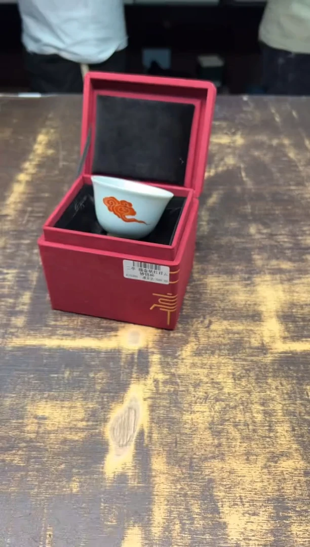 二亭描金矾红祥云铃铛杯
