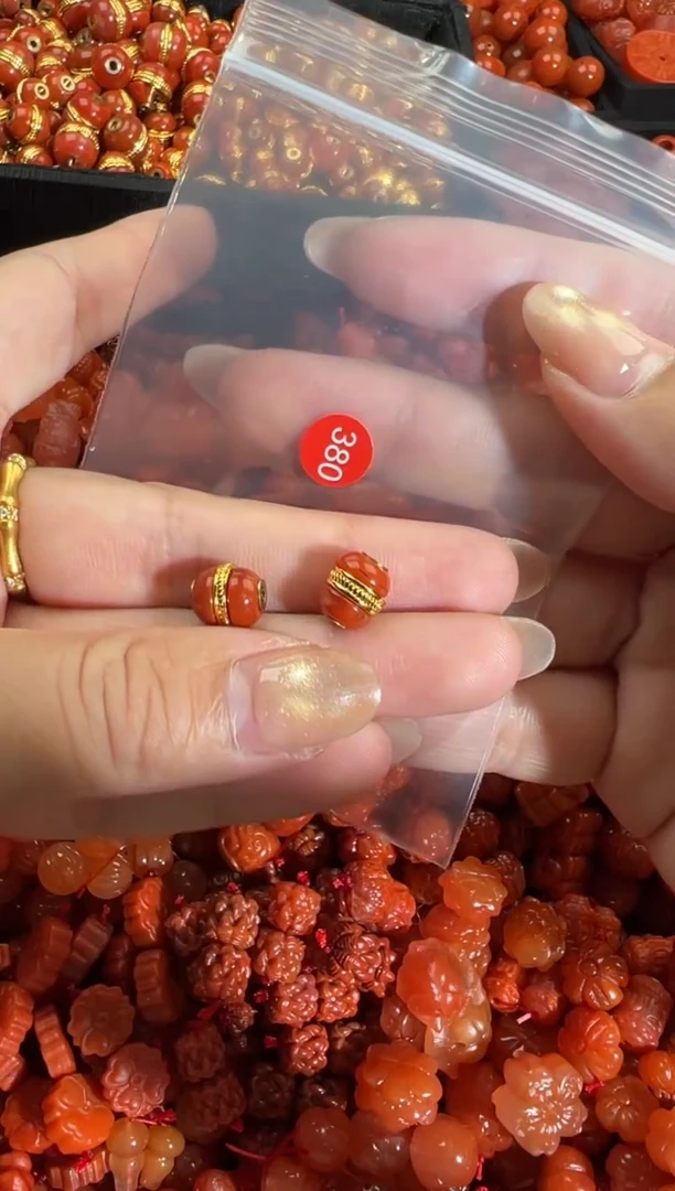 南红玛瑙未镶嵌颈饰1