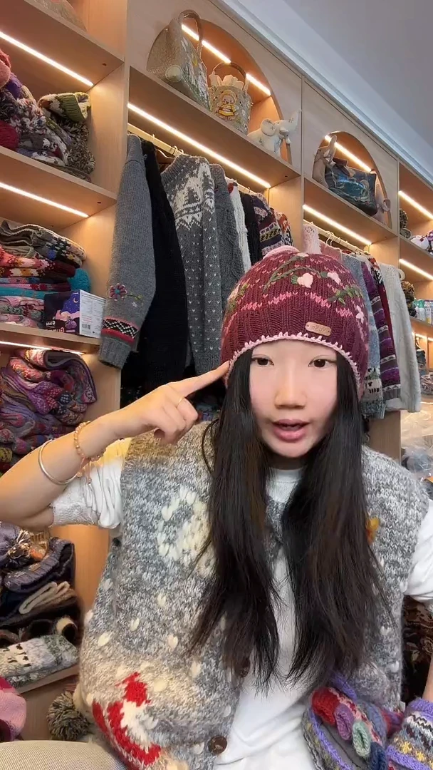 羊毛杨梅色刺绣美利奴羊毛帽子