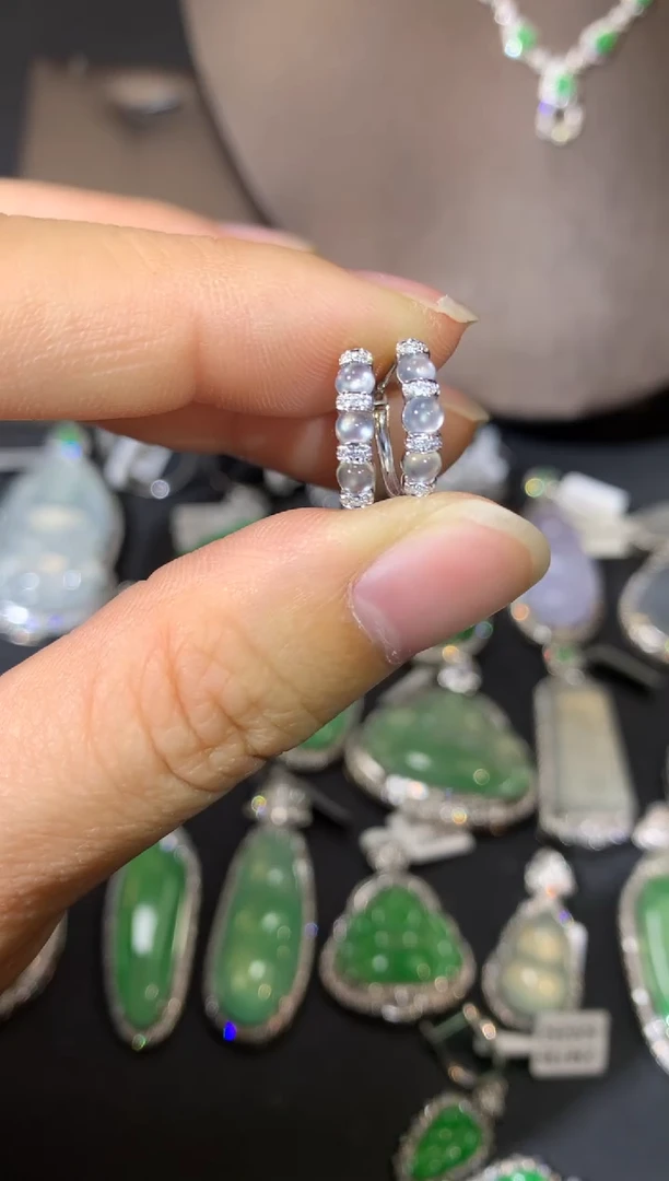 【闪购商品】翡翠吊坠(不含链)18K金镶嵌耳饰