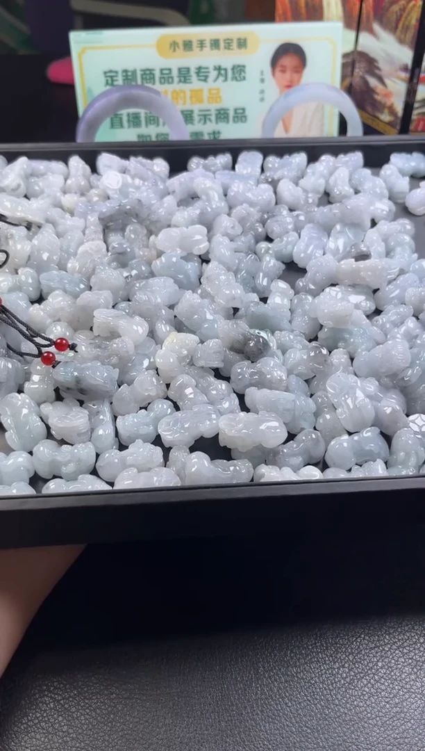 翡翠未镶嵌颈饰貔貅挂件