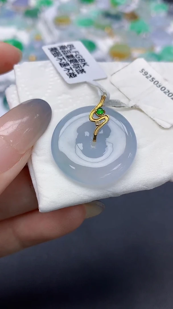 翡翠18K金镶嵌颈饰天然缅甸a货翡翠