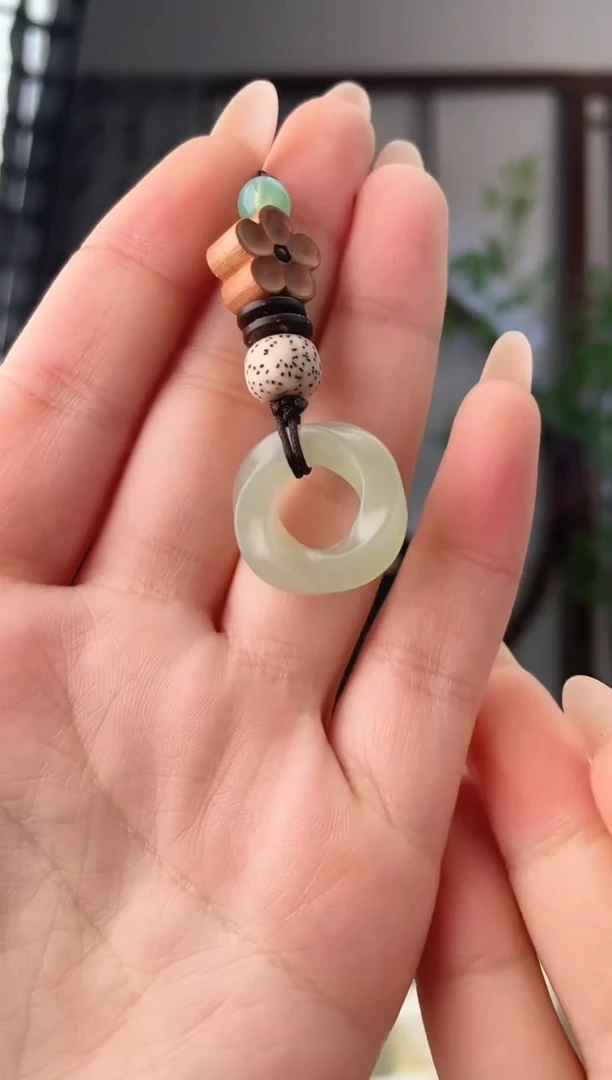 颈饰未镶嵌和田玉莫比乌斯环 xp