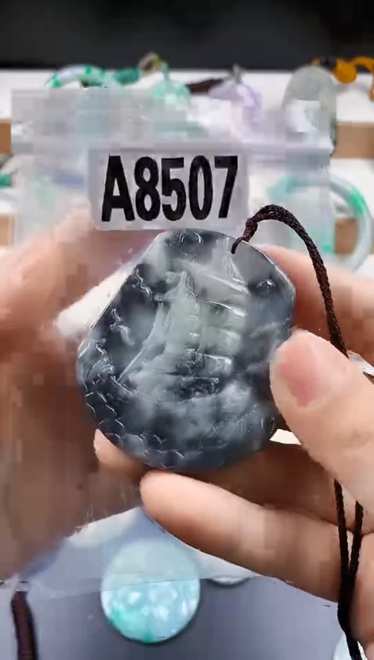 颈饰未镶嵌翡翠天然翡翠吊坠挂件