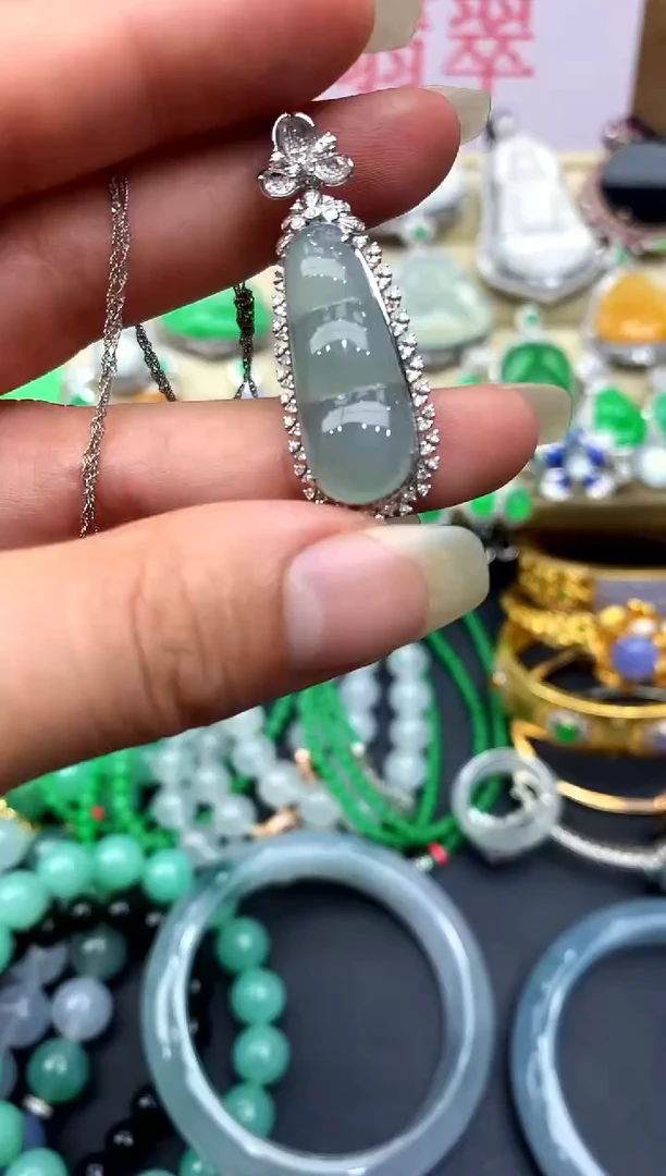 颈饰18K金镶嵌翡翠146 -中国好珍宝
