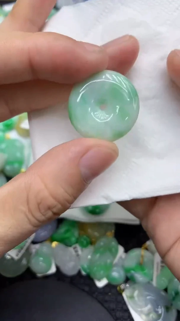 翡翠未镶嵌颈饰天然缅甸A货翡翠