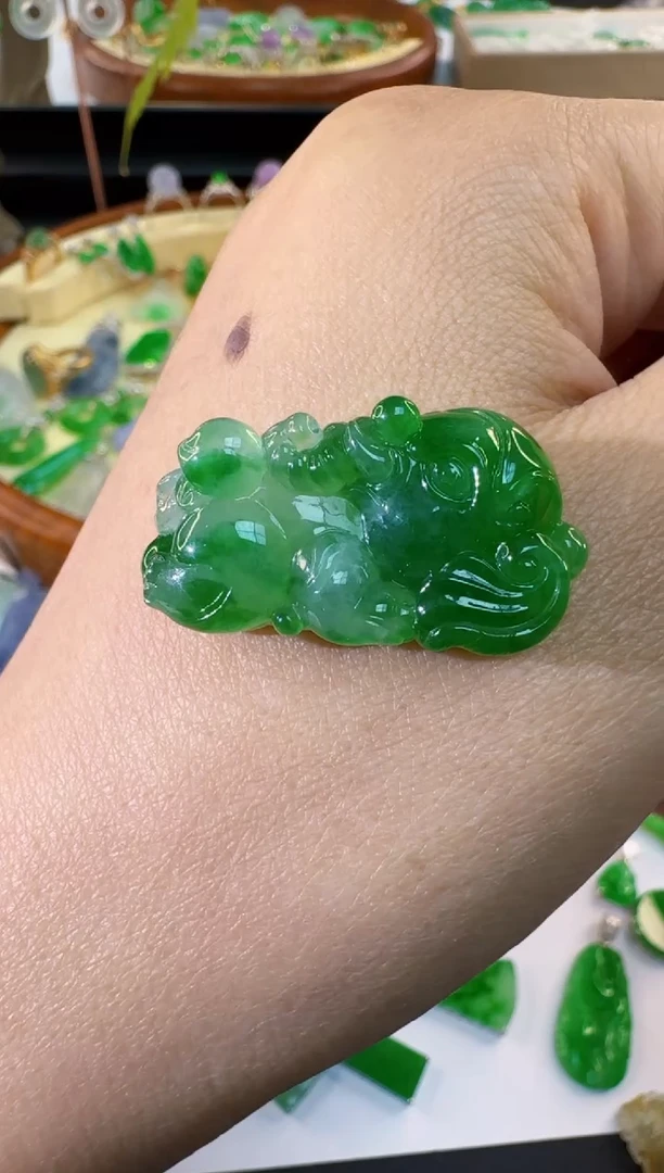 【闪购商品】翡翠颈饰18K金镶嵌缅甸A货翡翠吉祥吉象吊坠