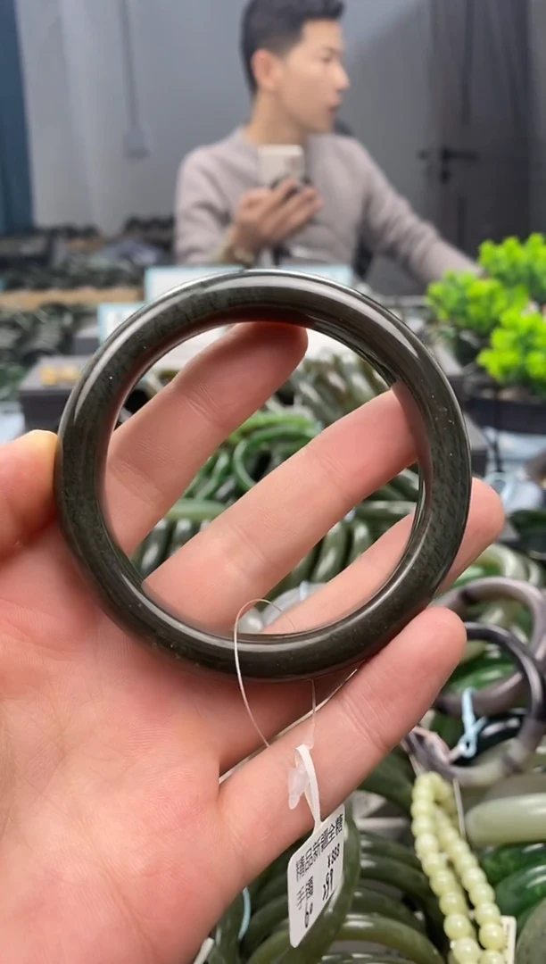 未镶嵌手镯和田玉60