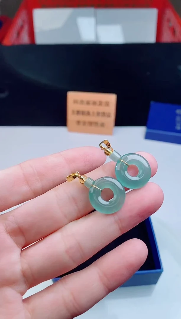 颈饰未镶嵌翡翠    ·