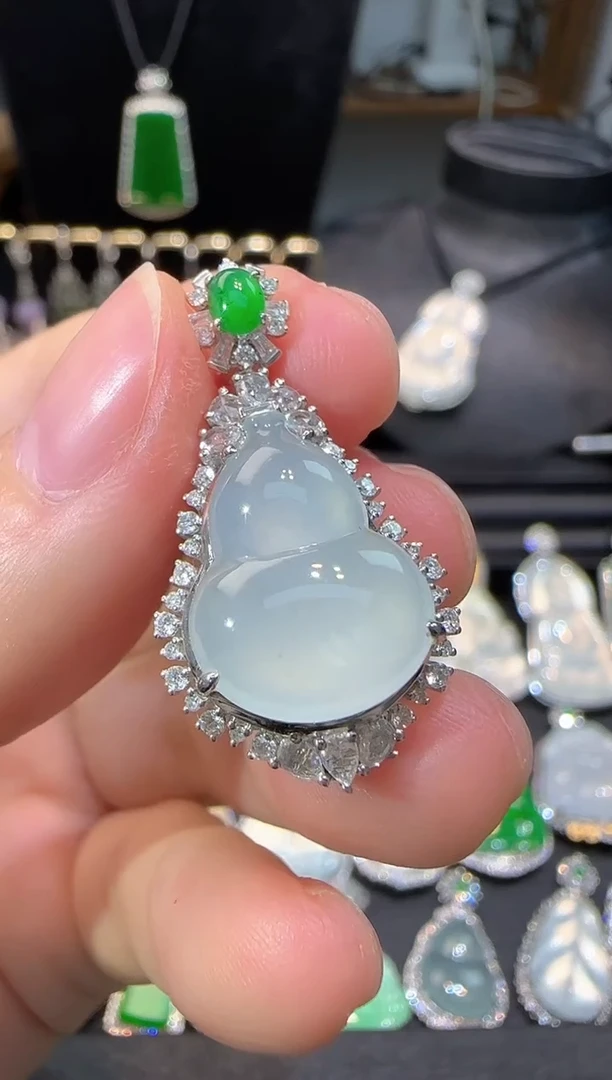 【闪购商品】翡翠吊坠(不含链)18K金镶嵌高冰葫芦吊坠