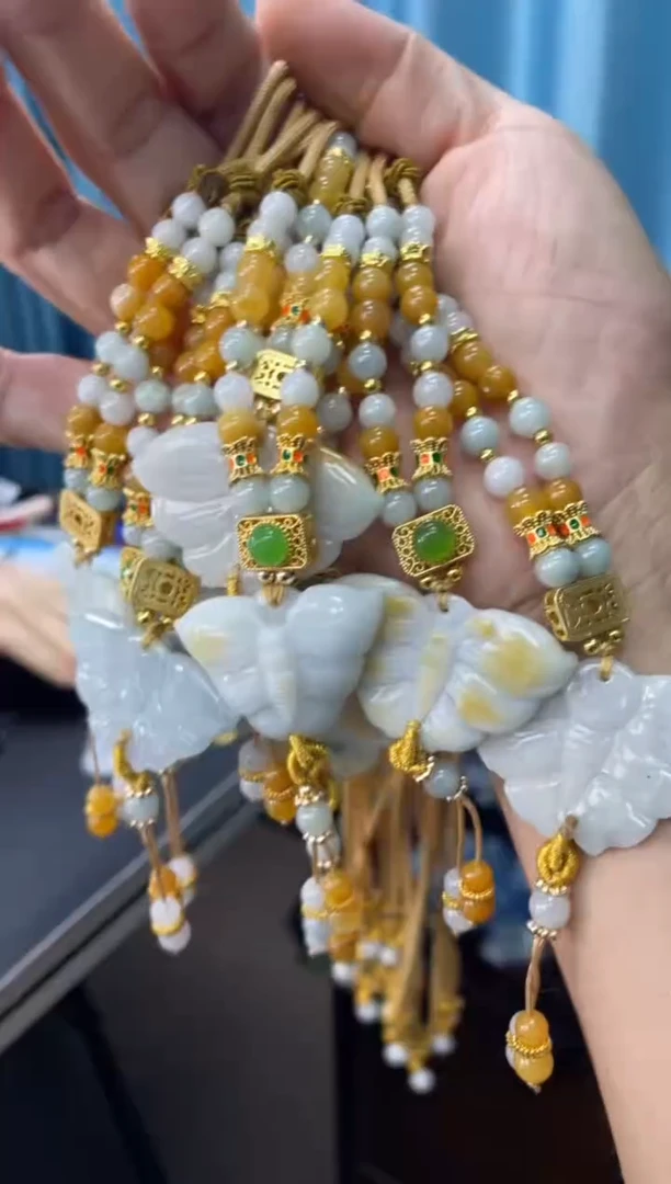 翡翠未镶嵌颈饰蝴蝶 多样性发其一