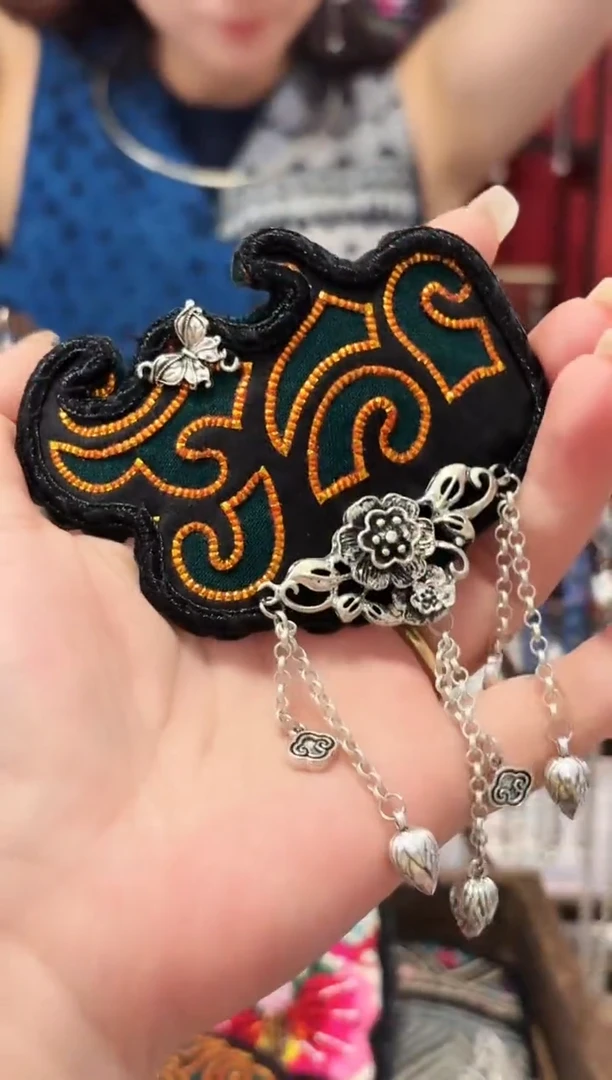 织绣我****吖云织谣民族风精美饰品66