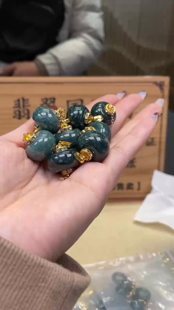 【闪购商品】翡翠颈饰未镶嵌多样性发货 (只发一件) *A3