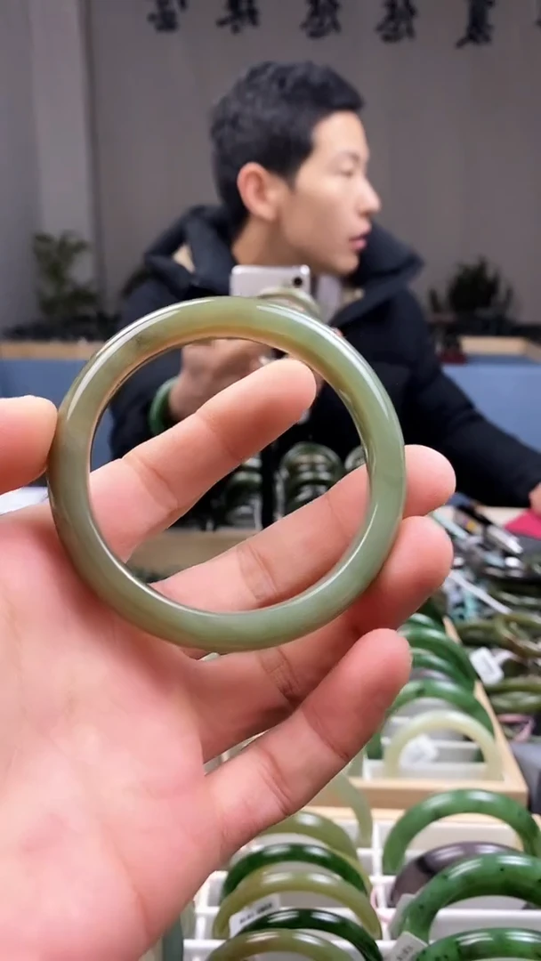 【闪购商品】和田玉手镯未镶嵌57