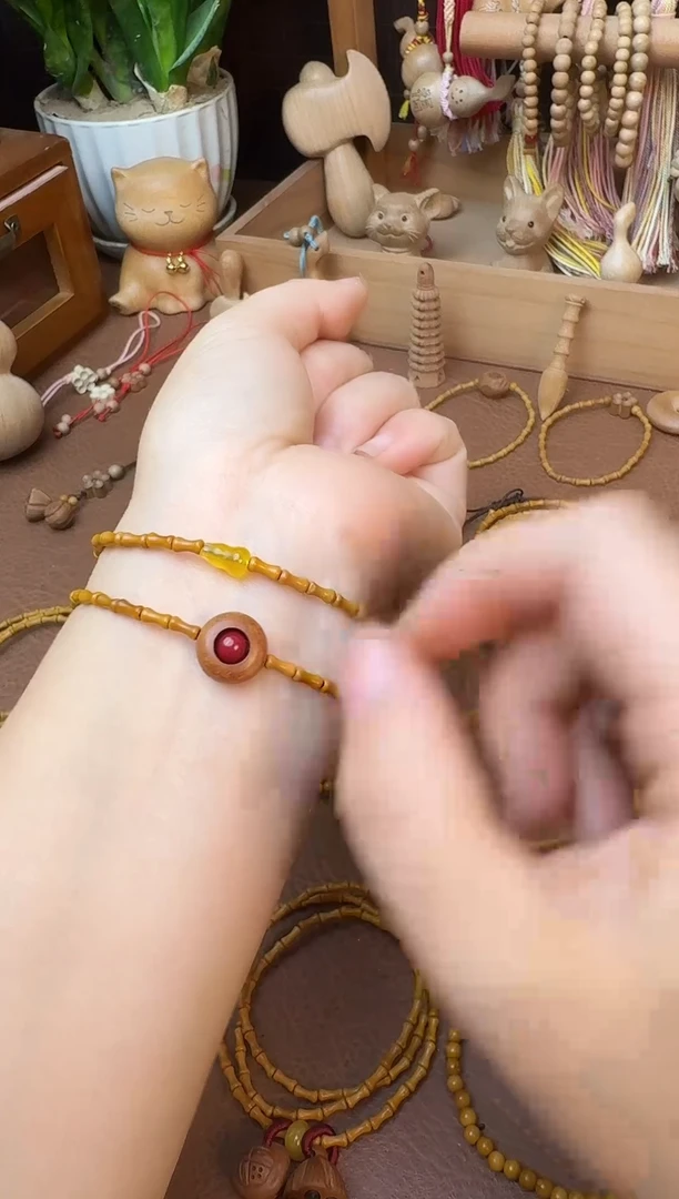 手串桃核时来运转点睛款