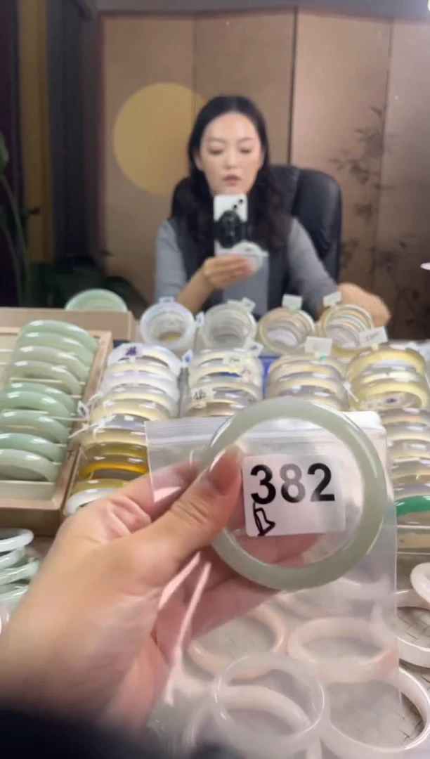 未镶嵌手镯石英质玉是*蛋382