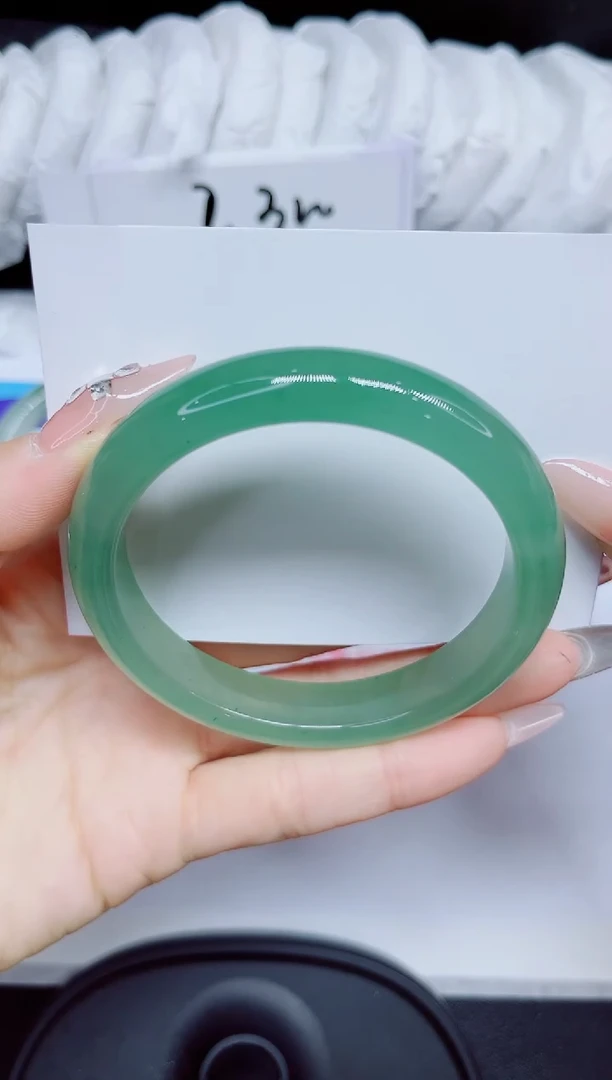 石英质玉手镯未镶嵌129.