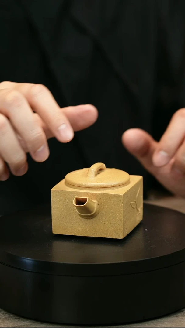 茶壶紫砂j*nH2083陈春芬黄段贴竹四方