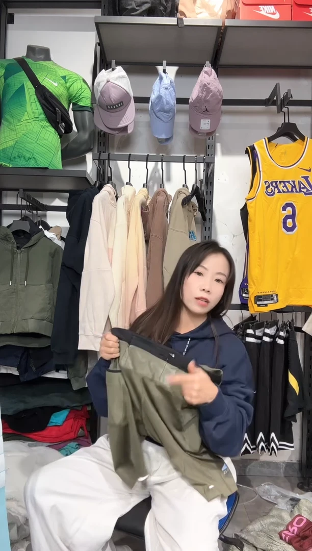 1639   编码 瑕疵款直播间过款为准 尺码  175 L