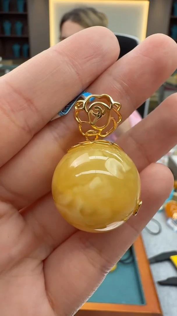 琥珀颈饰未镶嵌9秒拍号 假一罚三