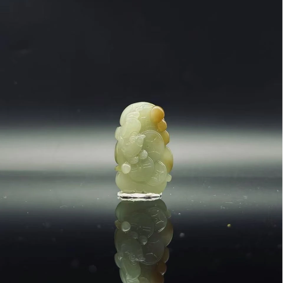 和田玉且末糖白鼠来宝吊坠2156